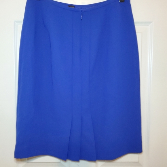 Tahari 2 Piece Skirt Set Sz 10 Blue Top and Skirt - Picture 10 of 14